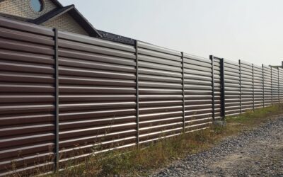 A trapézlemez Orfű kerítésein is jól mutat